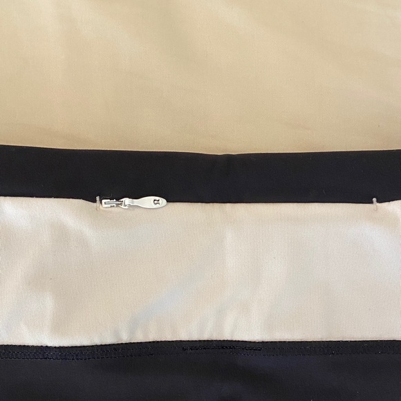 Black and White Athletic Reflector Leggings - Picture 6 of 6